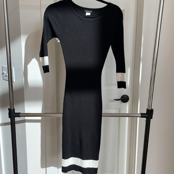 Venus Dress - Picture 2 of 3